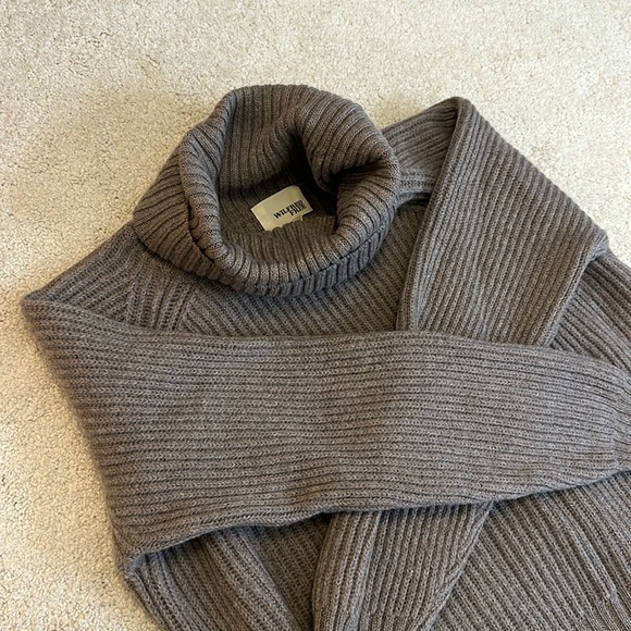 Aritzia Wilfred Free Lin Sweater 100% Merino Wool taupe Sz XS Made in Italy - Picture 1 of 7